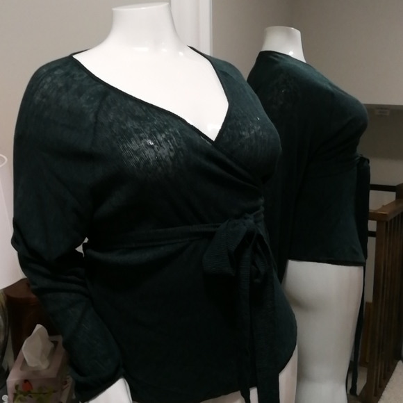 Additional Elle Top - Picture 2 of 3